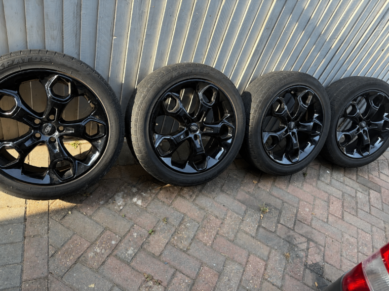 5x108 Refursished Black+ 8mm Tyres