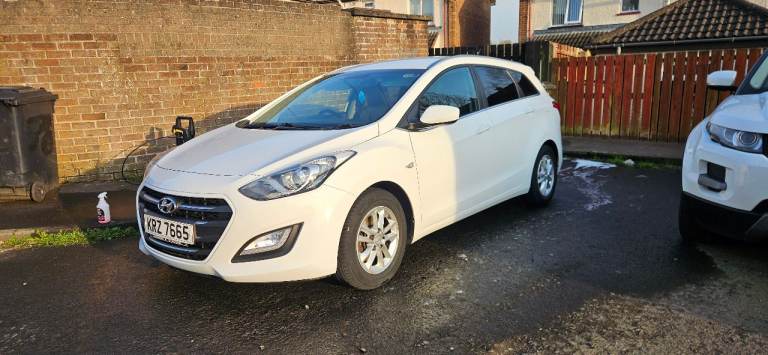 Hyundia i30 estate