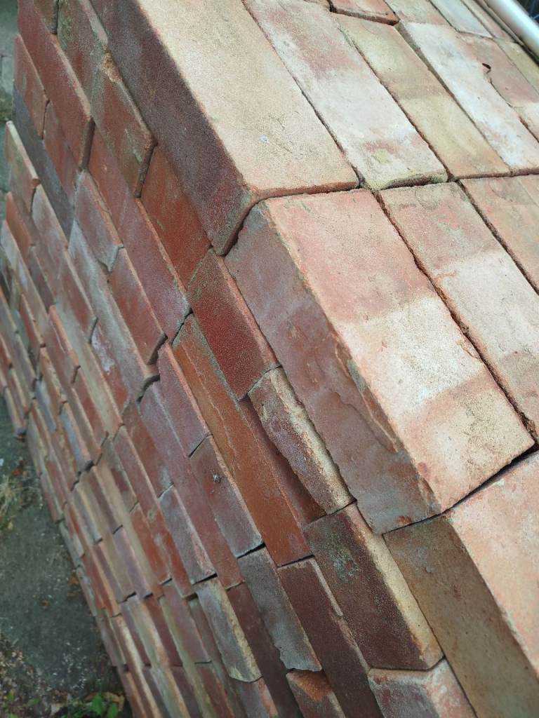 Reclaimed Red Bricks – Good Condition, Ready for Your Project