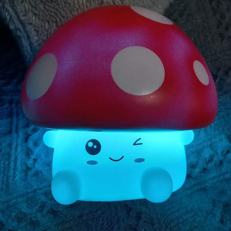 Squishy Mushroom Night Light 7 Colour Changing LED Bedroom/Desk Lamp