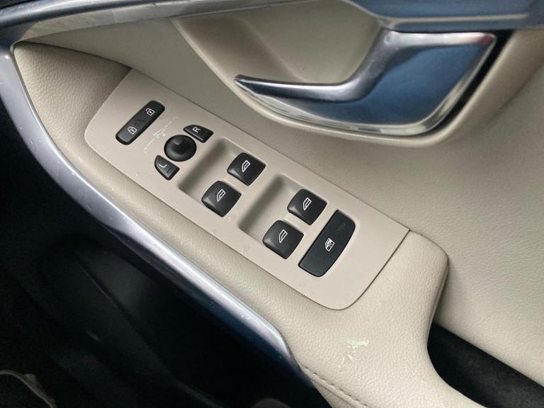 2015 Volvo V40 D2 [120] Cross Country Lux 5dr Geartronic HATCHBACK DIESEL Automatic