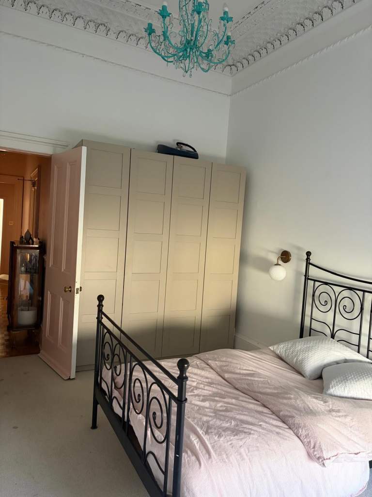 Lovely room in west end flat