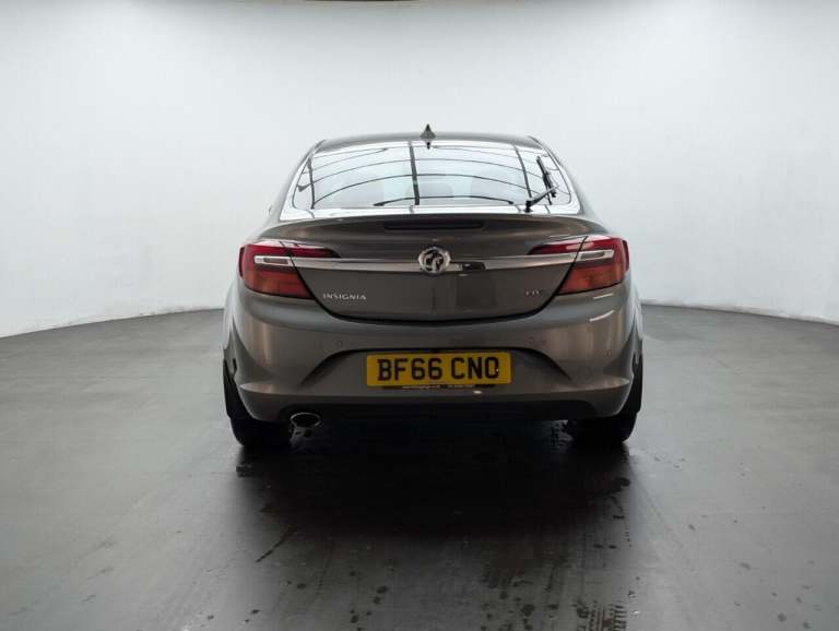 2016 Vauxhall Insignia 2.0 CDTi Elite Nav Hatchback 5dr Diesel Auto Euro 6 (170 ps) - PARKING SEN...