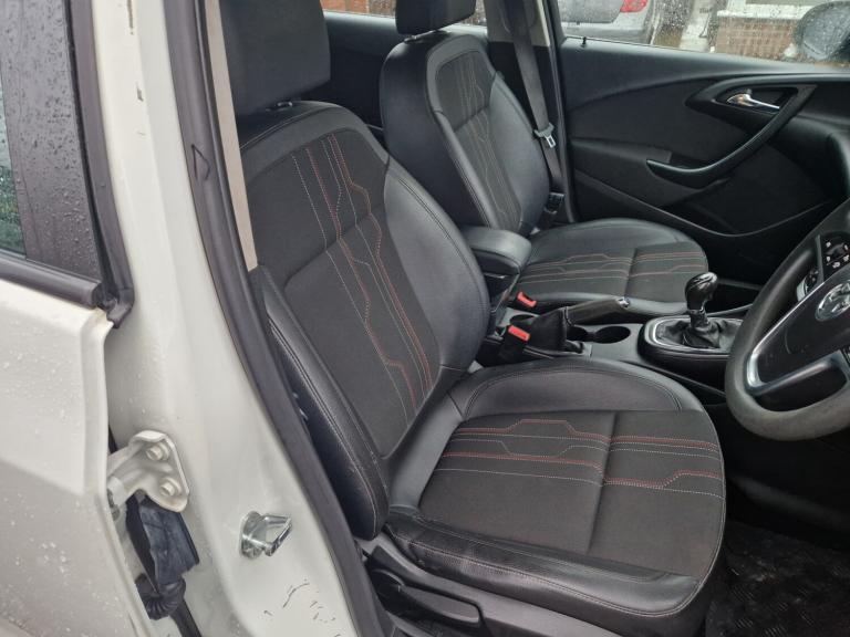 2012 Vauxhall Astra 1.6i 16V Active 5dr HATCHBACK Petrol Manual