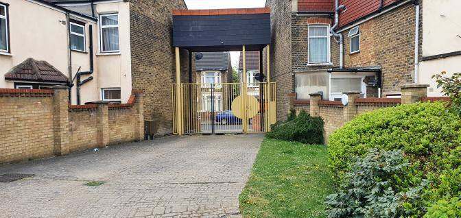 First Floor Split Level 1 Bed Flat in Gated Development…5 Mins Walk to Upton Park Tube
