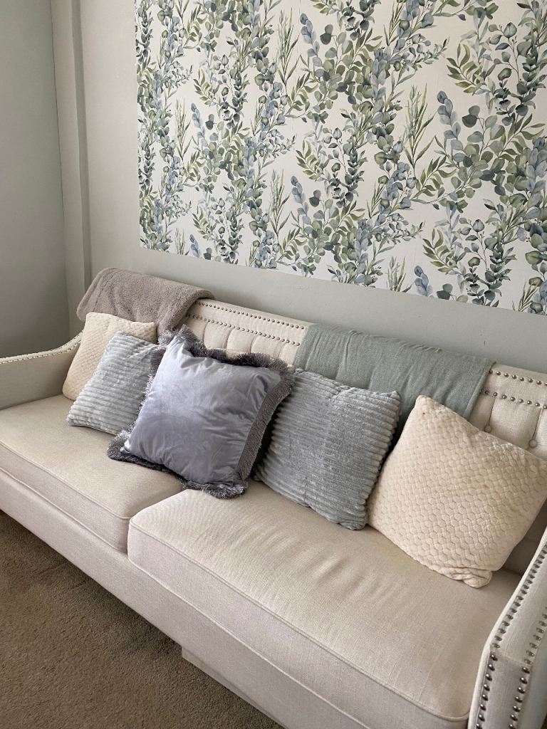 Stunning white/cream chesterfield style sofa and armchair 