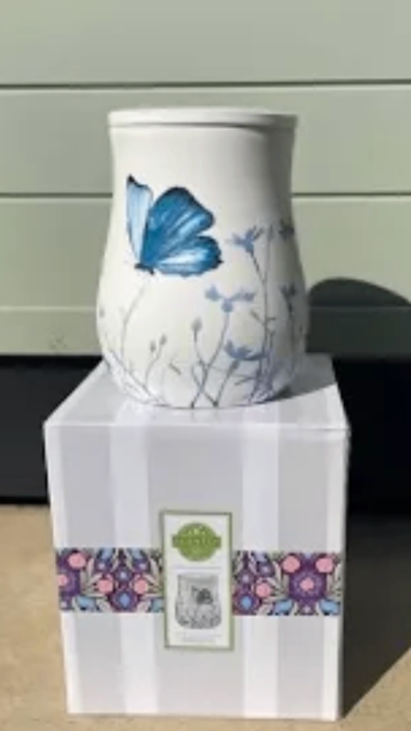 Scentsy free to fly warmer (new and boxed)