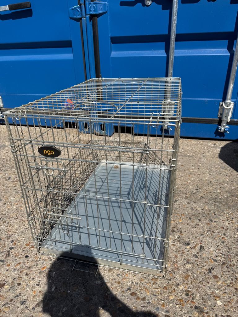 PGO Metal Dog Crate with Tray – Good Condition