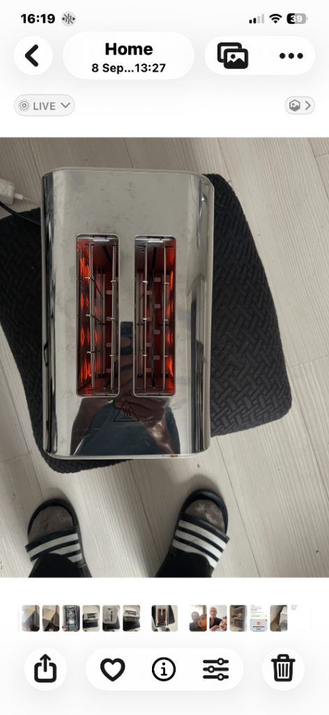New Breville 2-Slice Toaster – Cream, Good Condition
