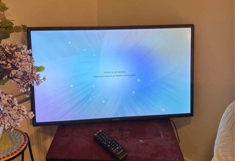 * FREE DELIVERY BEAUTY 32 Inch SAMSUNG LED SMART TV WIFI FREEVIEW FREEPLAY TELEVISION 