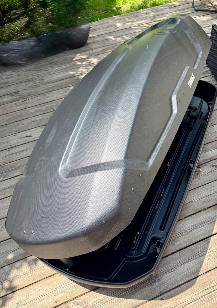 Thule roof box + all fittings