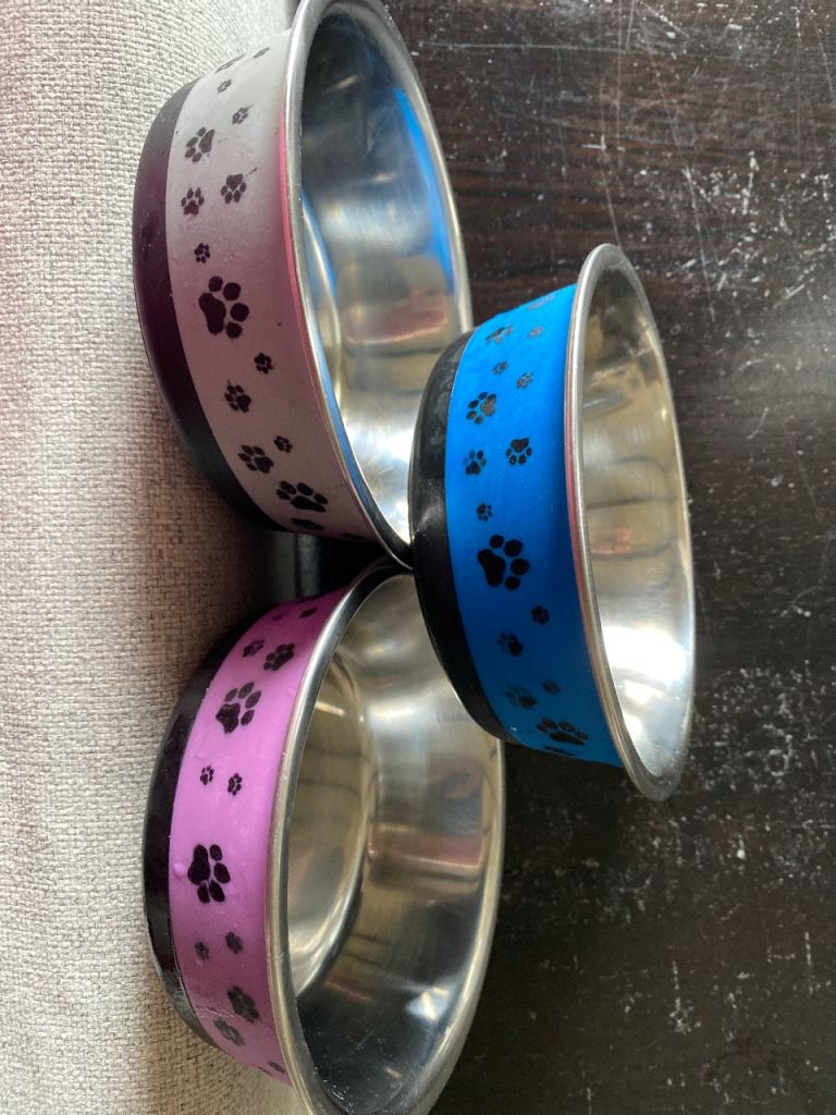 Pet bowls x3