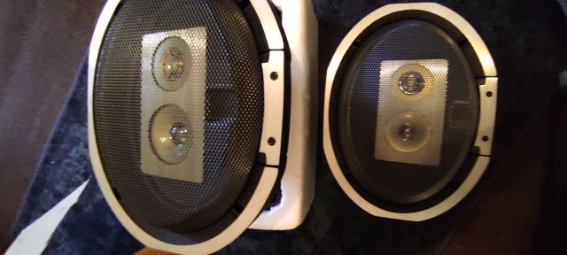 A pair on JBL T595 Limited speakers | in Barrhead, Glasgow | Gumtree