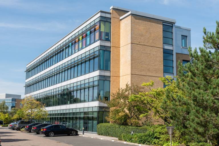 Manchester - M22 5TG \ Private Office for 2 Workstations