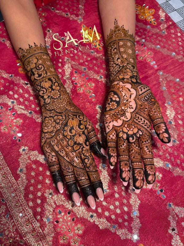 Professional bridal mehndi artist