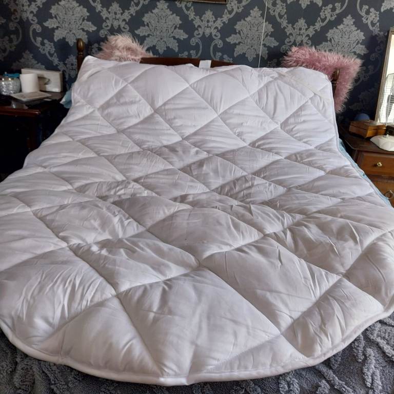 Island bed mattress topper for Motor Home/Caravan