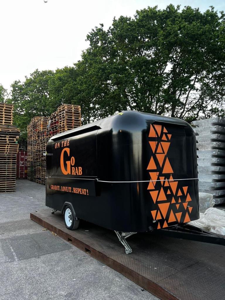 🍔 4m Fully Equipped Food Trailer – £15,000  | Also Available for Rent 🚚