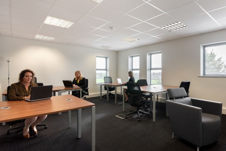 Fully Furnished 5-Desk Office to Rent in ANDOVER SP103FG
