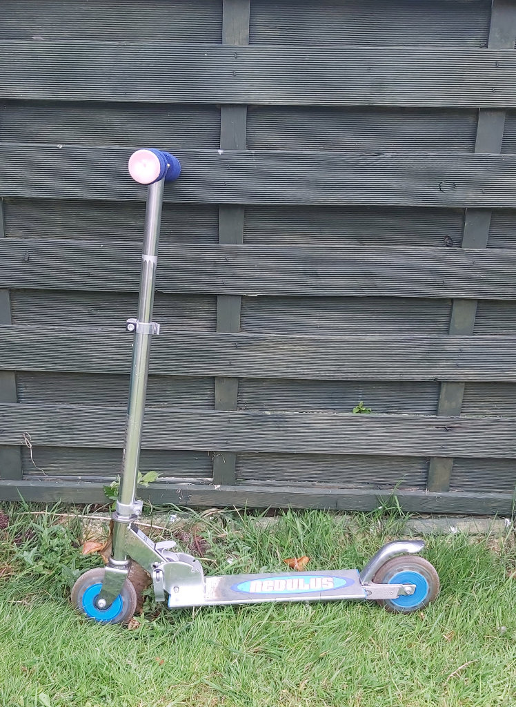 Kids scooter. Height adjustable. Foldable. Preloved. Excellent condition