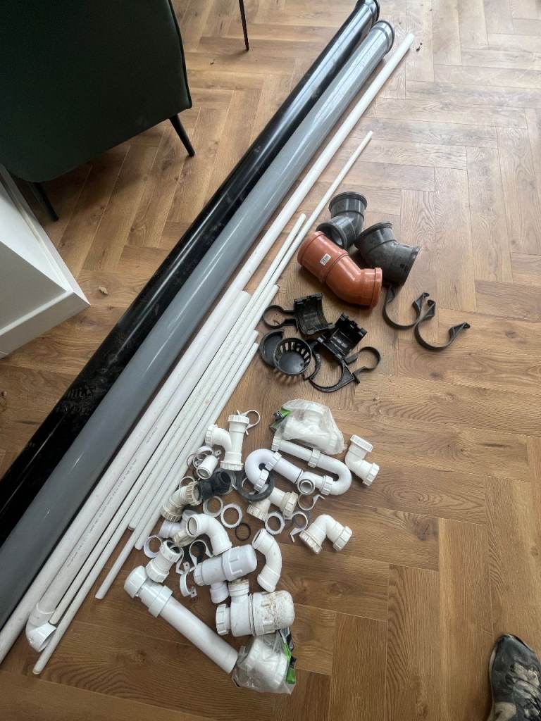Plumbing/Drainage Lot - Grey/Black SVPs 40mm Waste 22mm Pipe Fittings Traps Connections Brackets