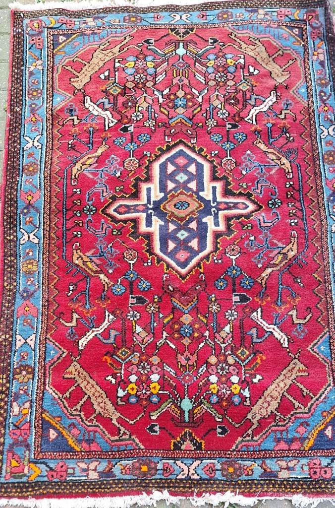 Wool PERSAIN traditional rug good condition but need a clean please read