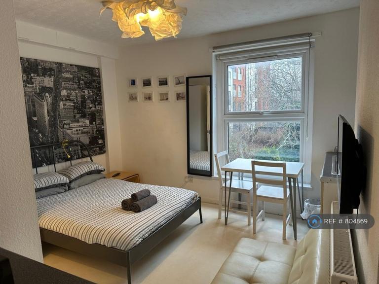 Studio flat in Cross Green, Leeds, LS9 (#804869)