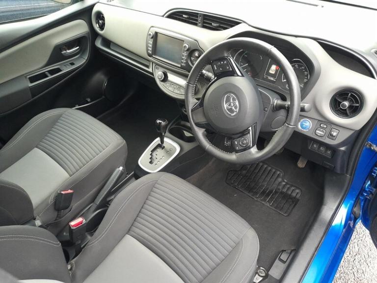 Toyota Yaris VVT-I ICON TECH +nav + camera, AUTO, 2 OWNERS, BLUE