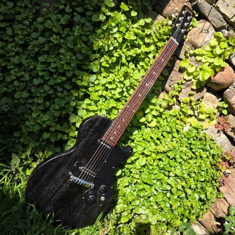 Gibson Melody Maker 2009, Satin Ebony, with Gibson case. Single