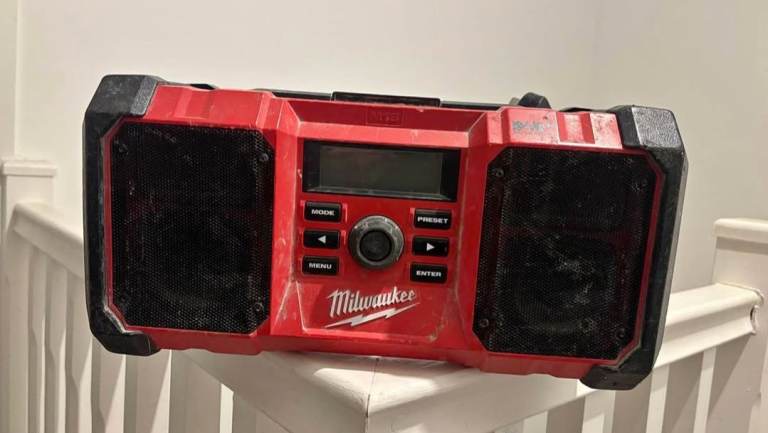 Milwaukee radio 
