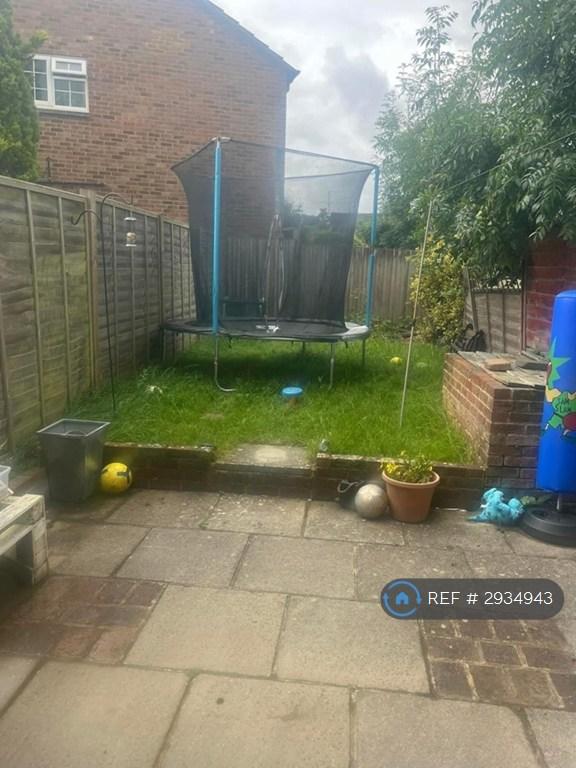2 bedroom house in Sycamore Drive, East Grinstead, RH19 (2 bed) (#2934943)