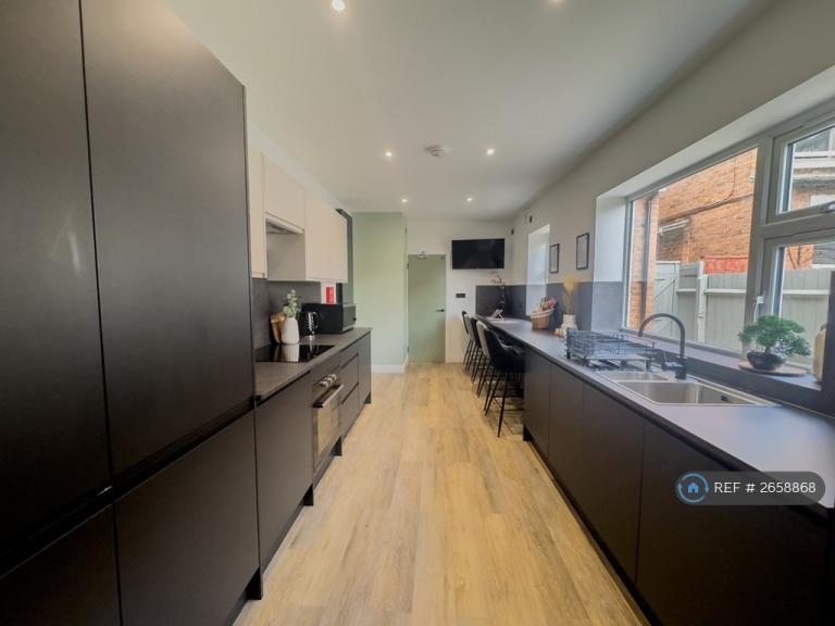 6 bedroom house in Malvern Road, Gloucester, GL1 (6 bed) (#2658868)