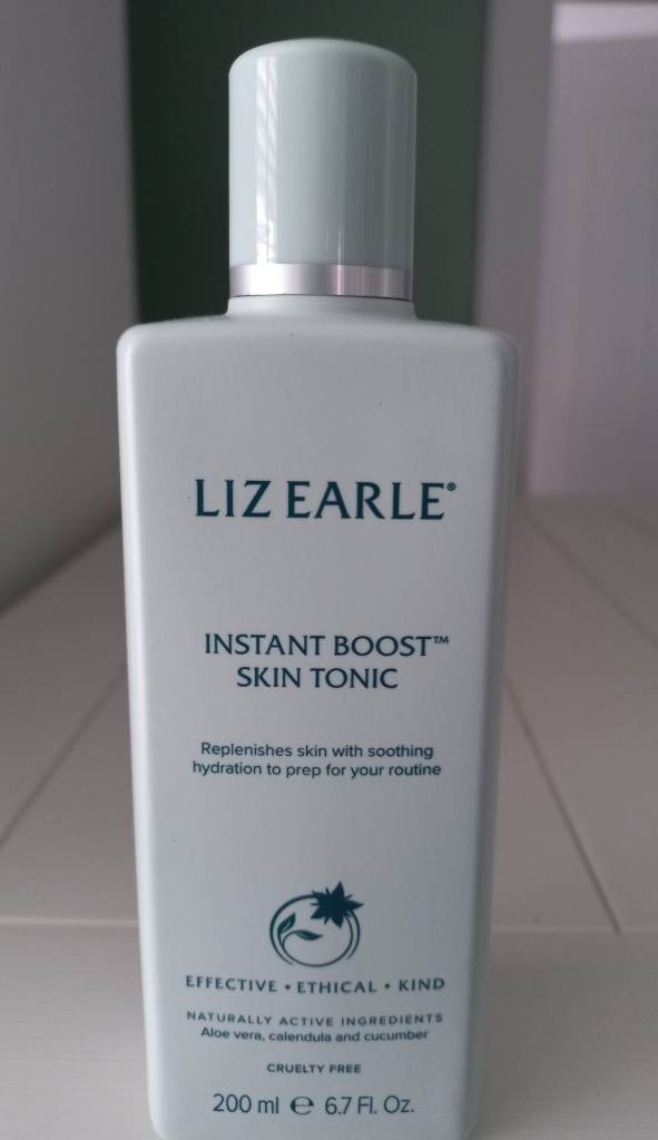 NEW LIZ EARLE SKIN TONIC ( RETAILS FOR £18 )