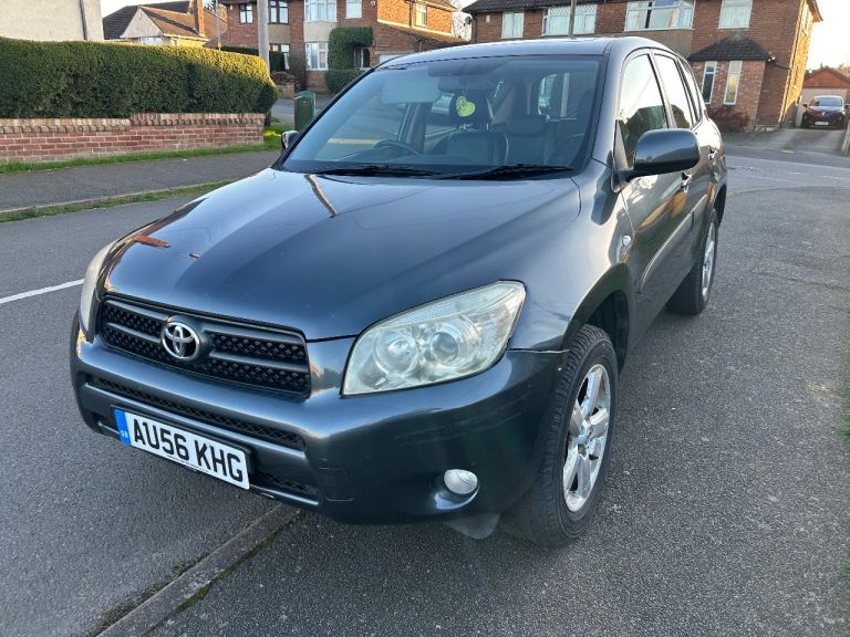 LOW MILEAGE,AUTOMATIC,TOYOTA RAV4 TX5,KEYLESS ENTRY,SAT-NAV,LEATHER INTERIOR,MOT TILL 12/2026