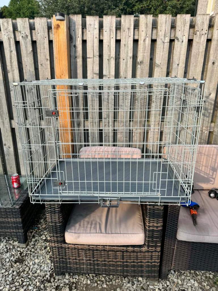 Medium dog crate 