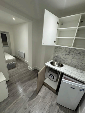 📍Caterham, Surrey - Modern Studio - NO DEPOSIT REQUIRED