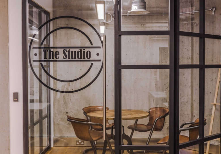 *Old Street* Private Serviced Offices: Units from 5 to 50 desks for rent N1