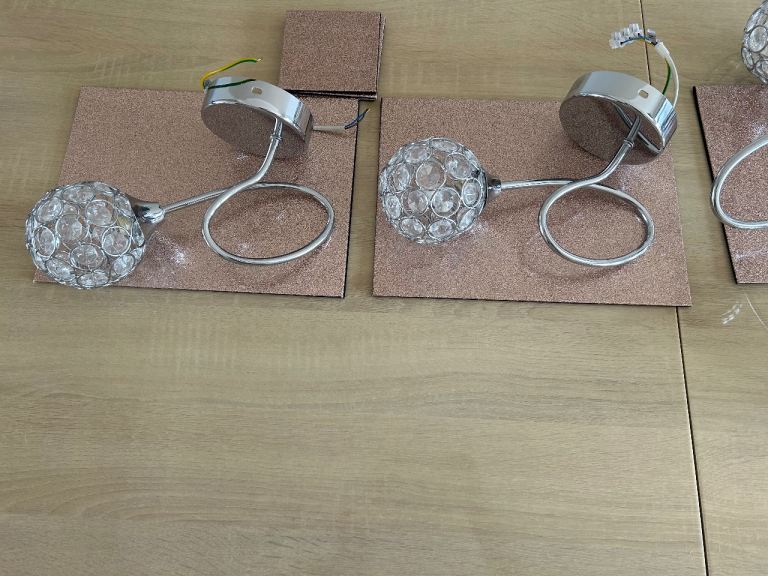 2 ceiling lights and 2 wall lights 