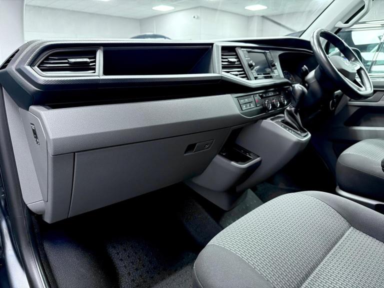 2022 Volkswagen Transporter 2.0 BiTDI T32 Highline Kombi DSG FWD SWB Euro 6 (s/s) 5dr WINDOW VAN ...