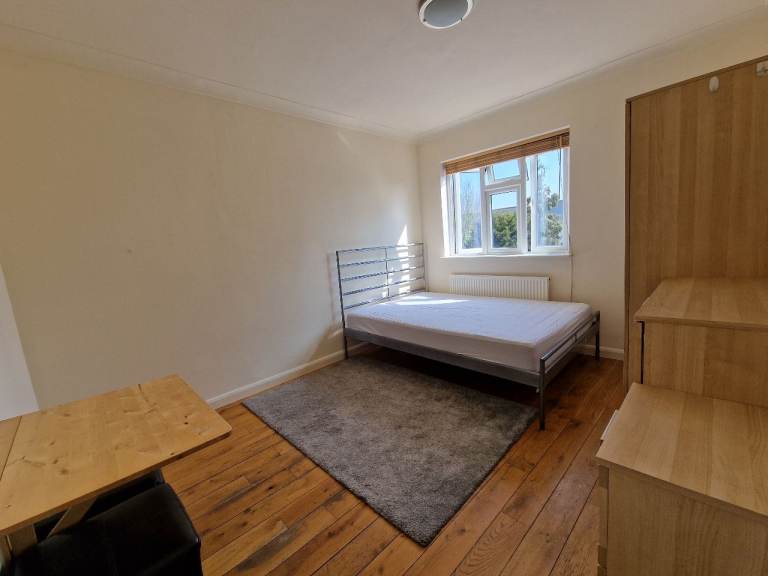 DOUBLE ROOM IN RICHMOND / SHEEN AREA