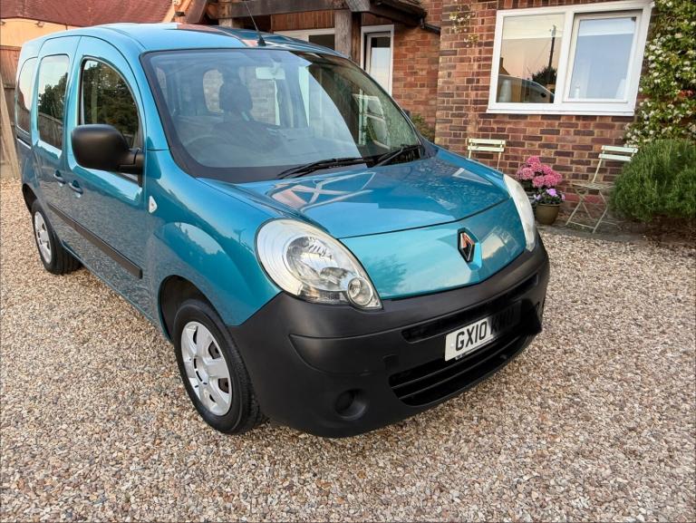 RENAULT KANGOO MOBILITY VEHICLE