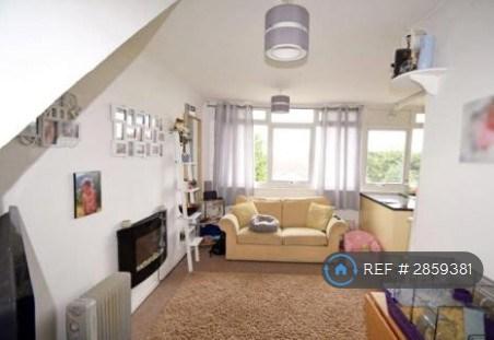 1 bedroom flat in Kingswood House, Slough, SL2 (1 bed) (#2859381)
