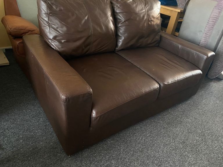 SMALL 2 SEATER SOFA LEATHER - DELIVERY AVAILABLE 