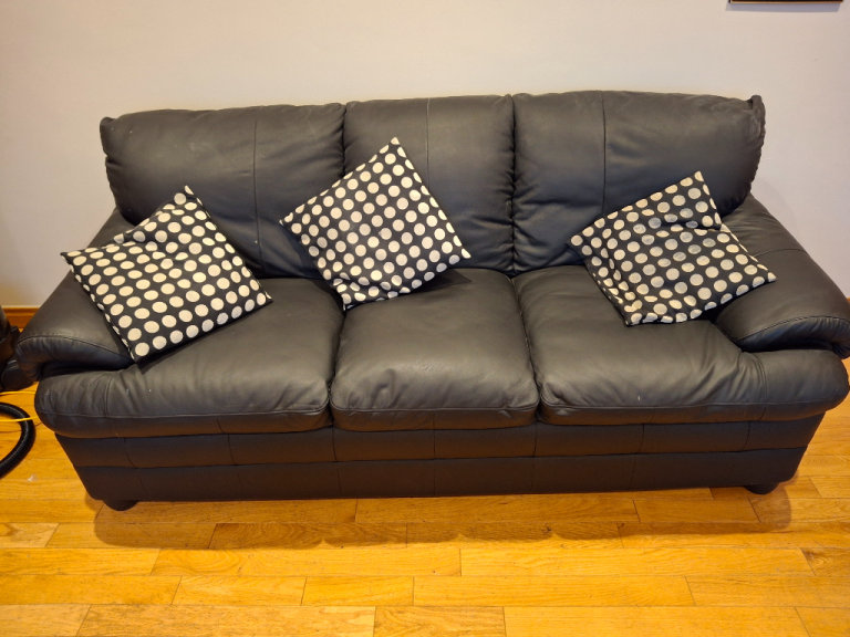 3 SEATER BLACK LEATHER SOFA 