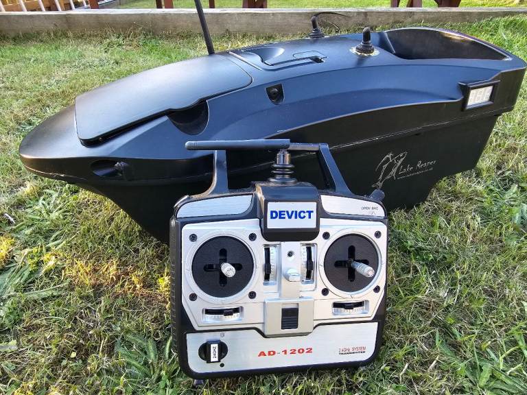 Lake Reaper RC Bait Boat + Remote, Batteries & Charger – Fully Working