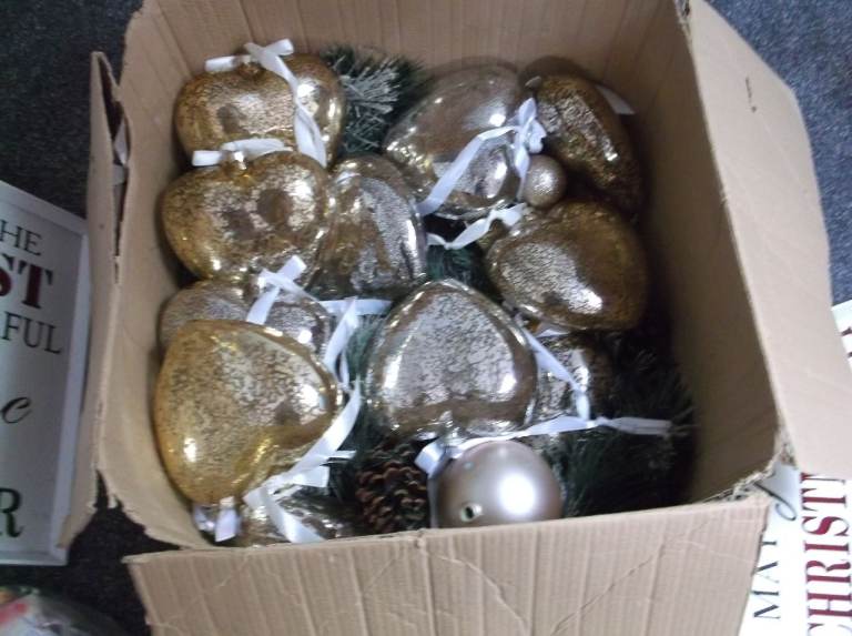 FREE CHRISTMAS DECORATIONS