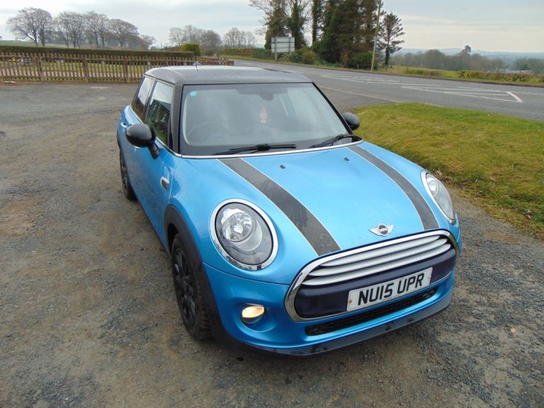 2015 Mini Cooper 1.5D, five door in blue and black