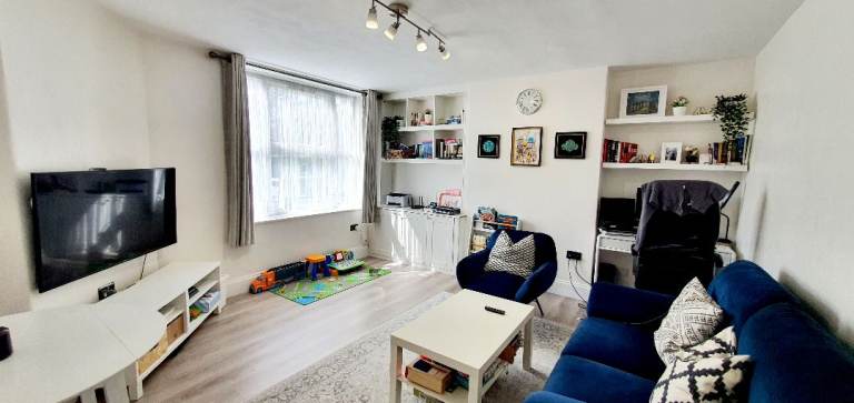 A Spacious 2 Bed Flat Available In Morden - Universal Credit Accepted