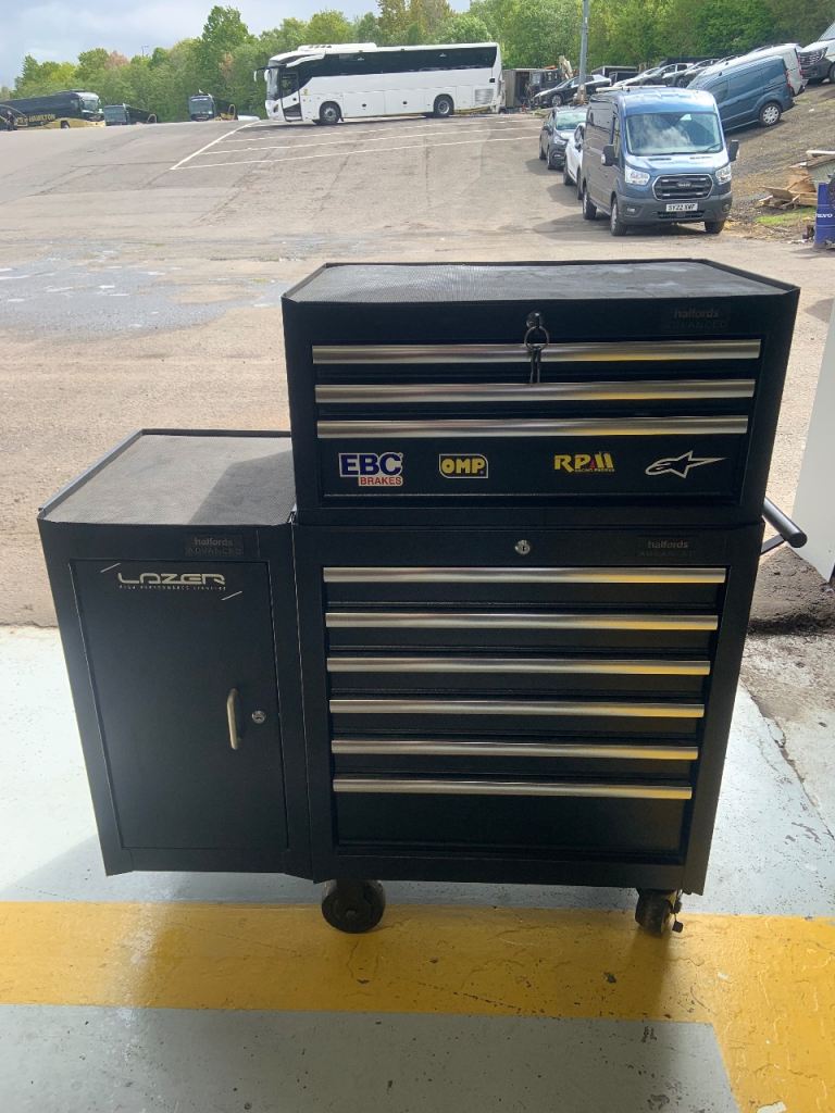Halfords Advanced Roll Cab and side cupboard 