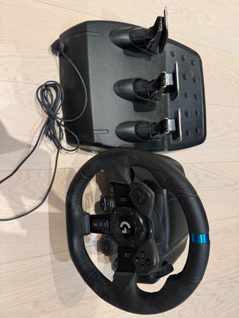 Logitech G29 / G293 PS5 (or PC) Wheel and Pedal + Wheel Stand Pro