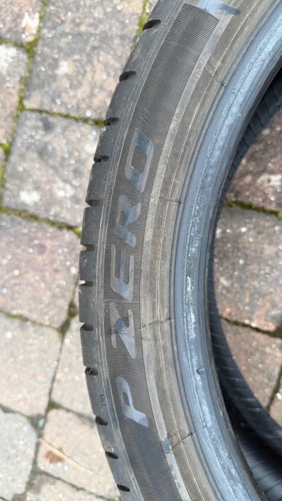 Set of 4 Pirelli PZero Run Flat tyres for BMW 3 Series